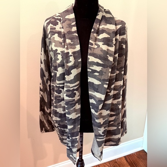 Lucky Brand Sweaters - NWT Women’s LUCKY BRAND Cozy camouflage open front cardigan. Size Small